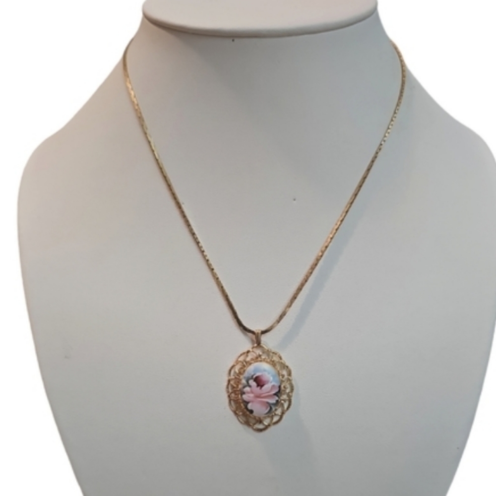Vintage gold plated flower medallion necklace